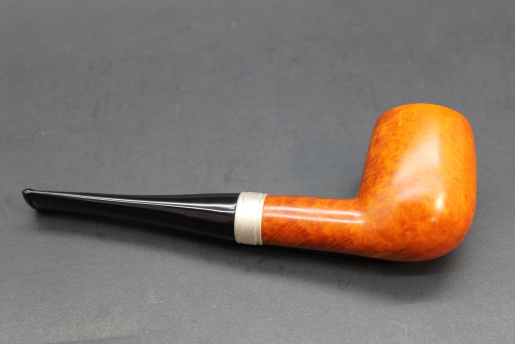 Deezil- Briarwood Billiard Pipe w/Silver Ring