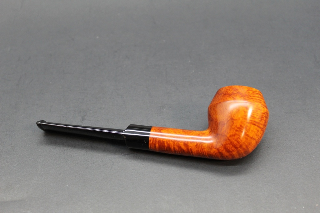 Deezil- Briarwood Bulldog Pipe